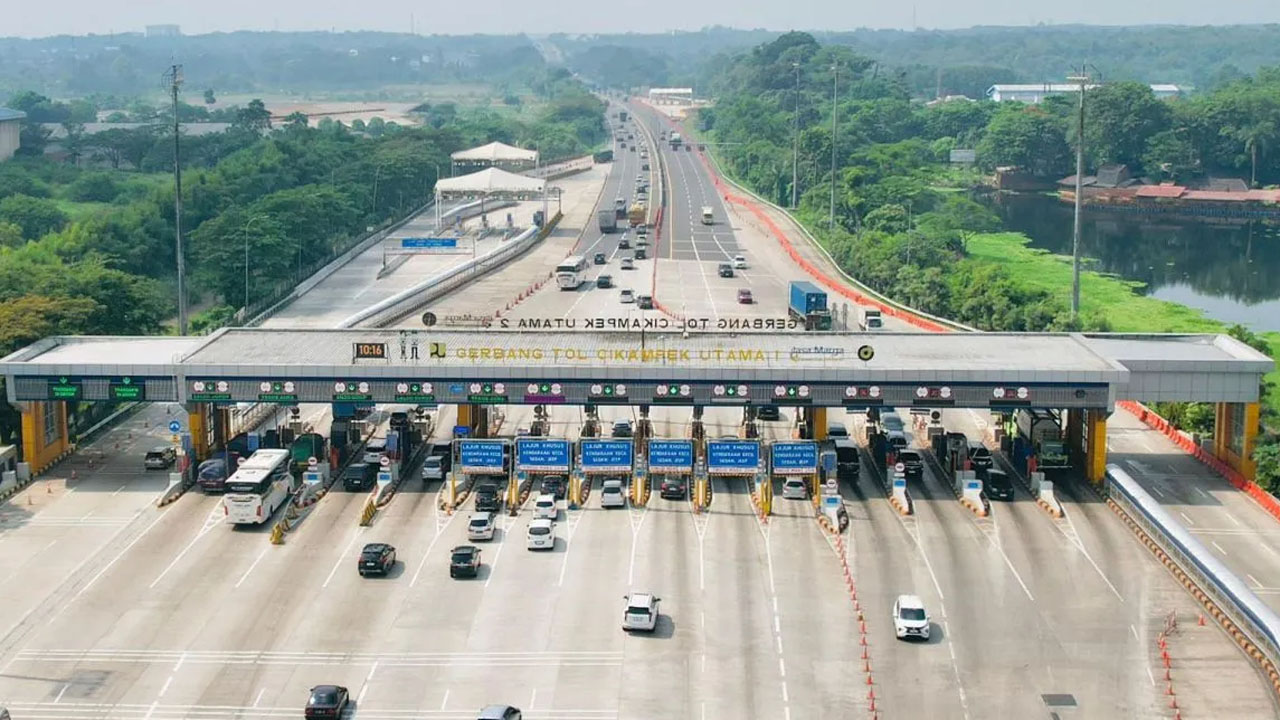 JTT Operasikan 16 Gardu di GT Cikampek Utama Jaga Kelancaran Transaksi